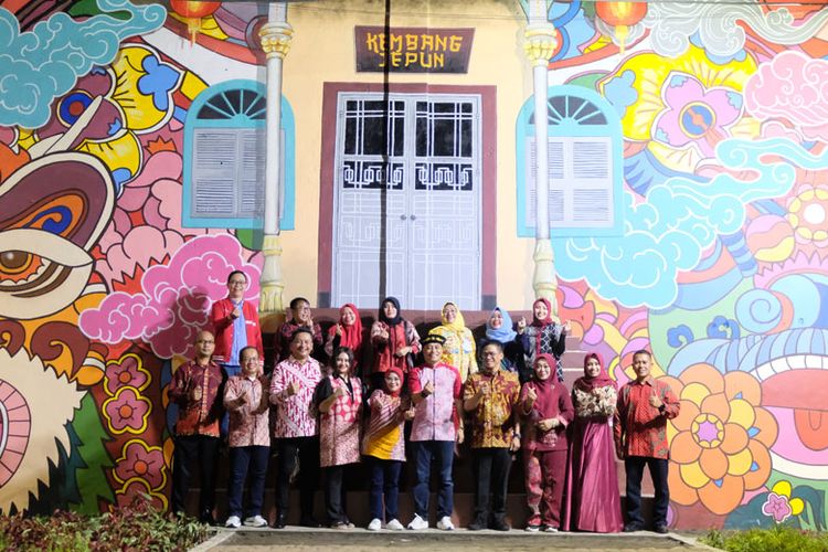 Para tamu undangan beserta jajaran Pemkot Surabaya dalam peresmian Wisata Kya-kya Surabaya Reborn.