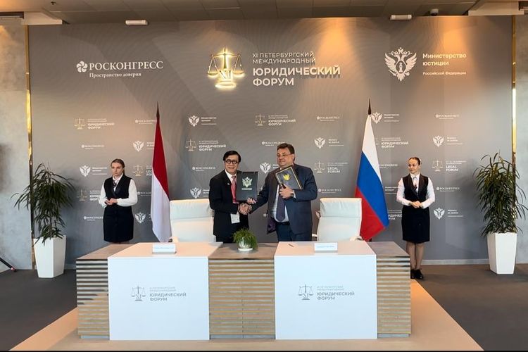 Menteri Yasonna dan Menteri Kehakiman Rusia menandatangani MoU di Bidang Hukum.