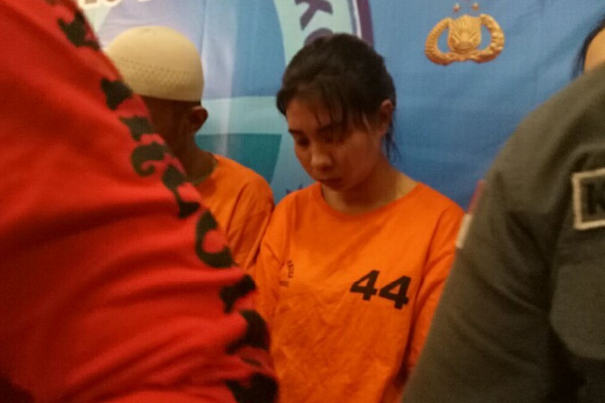 Satnarkoba Polres Tangerang Selatan menangkap wanita asal Thailand, Chencira (21) yang menyimpan narkoba jenis sabu didalam kemaluan. Pelaku yang merupakan berperan sebagai kurir ini dijanjikan bayaran sebesar 30.000 baht atau setara Rp 14 juta.  