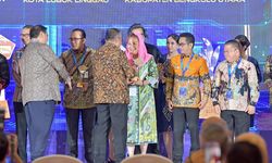 Sukses Jadi Pelopor Digitalisasi Daerah, Pemkot Semarang Raih 2 Penghargaan Nasional