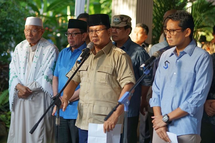 Calon presiden nomor urut 02 Prabowo Subianto saat menggelar konferensi pers di kediamannya, Jalan Kertanegara, Jakarta Selatan, Rabu (22/5/2019).