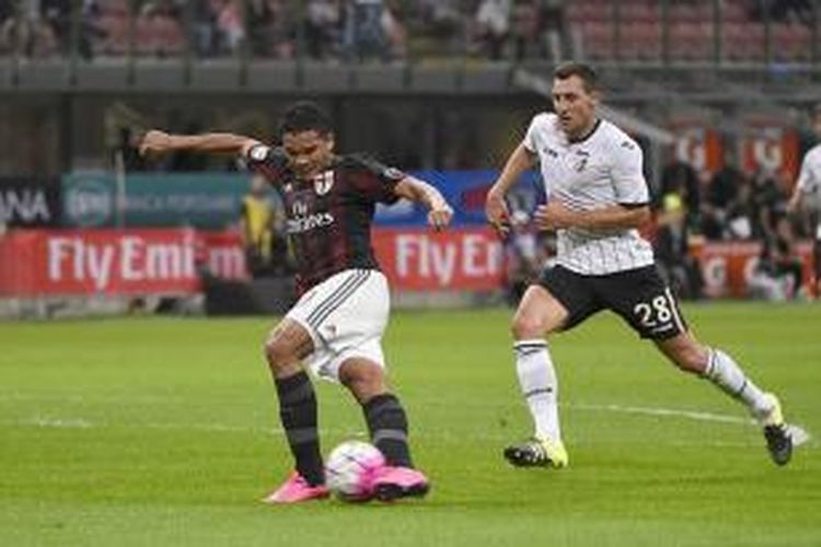 Dua gol Carlos Bacca menangkan AC Milan atas Palermo, Sabtu (19/9/2015). 