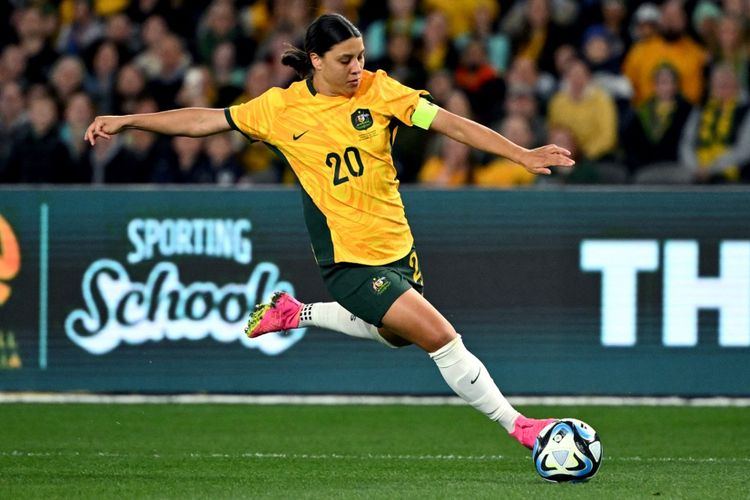 Mega bintang timnas Australia, Sam Kerr, beraksi pada laga persahabatan kontra Perancis di Marvel Stadium, Melbourne, pada 14 Juli 2023. Terkini, Sam Kerr akan menjadi andalan Australia dalam laga melawan Inggris pada semifinal Piala Dunia Wanita 2023.