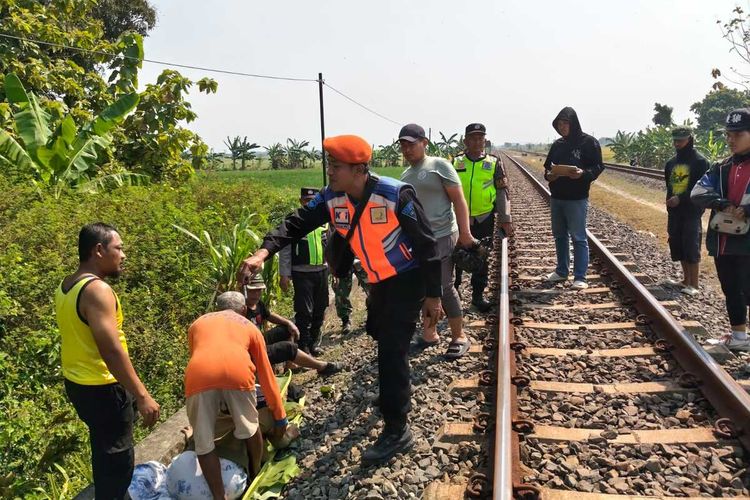 Pulang Ziarah, Petani Lansia di Grobogan Meninggal Tertabrak Kereta Api Peti Kemas