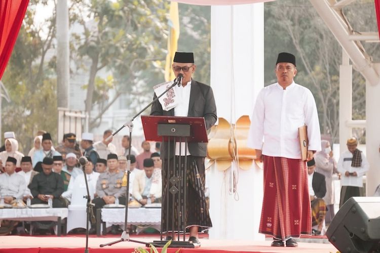 Ribuan santri dan jajaran Pemkot Kota Cilegon hadiri Upacara Hari Santri Nasional, Minggu (22/10/2023) 