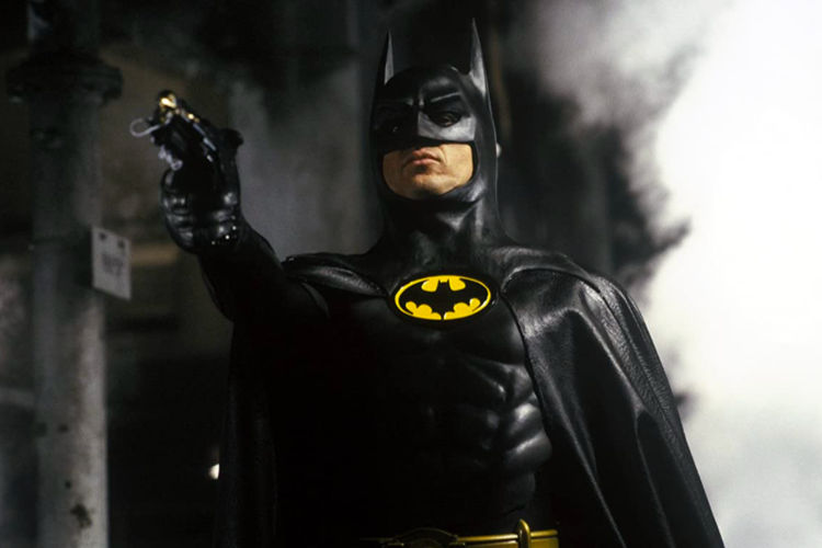 Aksi Michael Keaton sebagai Batman di film Batman (1989)