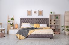 Langkah Membersihkan Headboard Tempat Tidur Berbahan Kain 