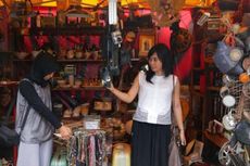 Wisatawan Kagumi Suasana Kota Lama Semarang yang Eksotis