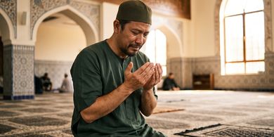 Hukum Berdoa Sambil Memejamkan Mata dalam Islam, Sah atau Tidak? Ini Penjelasannya