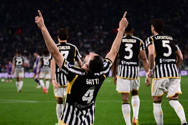 Selebrasi Federico Gatti usai membuat gol dalam laga pekan ke-31 Liga Italia 2023-2024 antara Juventus vs Fiorentina di Stadion Allianz, 7 April 2024. (Photo by Marco BERTORELLO / AFP)
