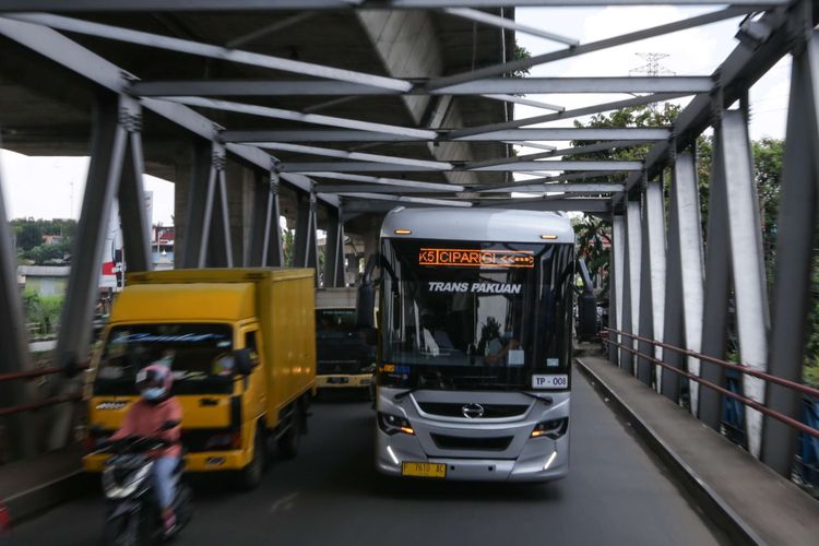 Bus Kita Trans Pakuan resmi mulai beroperasi di Bogor, Selasa (2/11/2021). Moda transportasi ini selain akan menggantikan angkot juga memberikan kenyamanan dan kemudahan bagi warga di Kota Bogor.