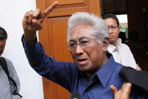 Adnan Buyung: Sebaiknya Semua Hakim MK Mengundurkan Diri