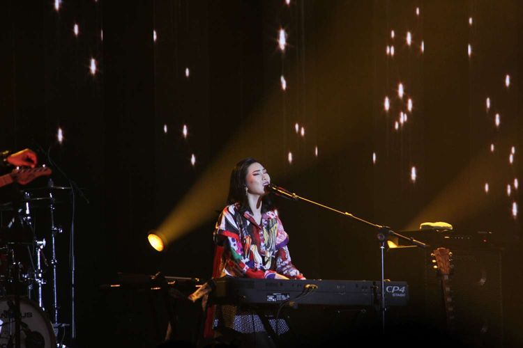 Artis Isyana Sarasvati  tampil di Java Jazz Festival 2020 yang digelar di JIExpo, Kemayoran, Jakarta Pusat, Jumat (29/2/2020) Isyana membawakan album barunya yang berjudul Lexicon.