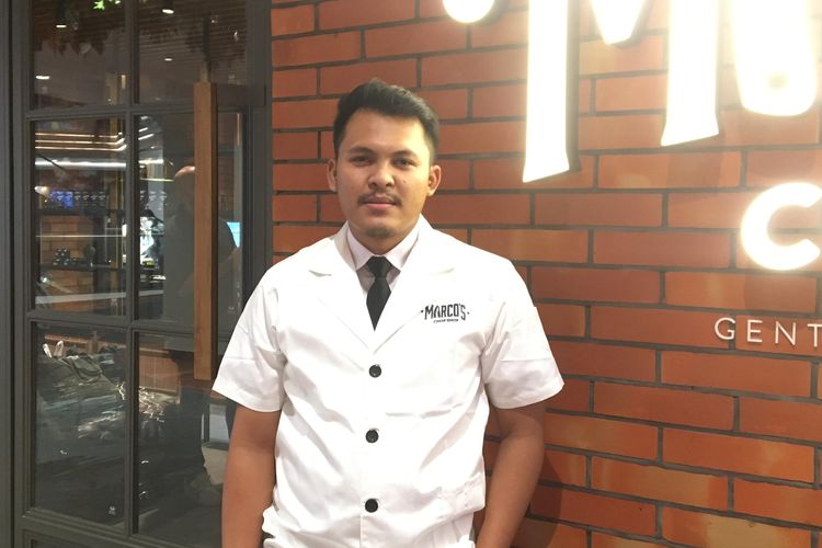 Head Capster Marcos Chop Shop, Alex saat grand opening di Lippo Mall Nusantara, Jakarta Selatan, Rabu (20/8/2025).