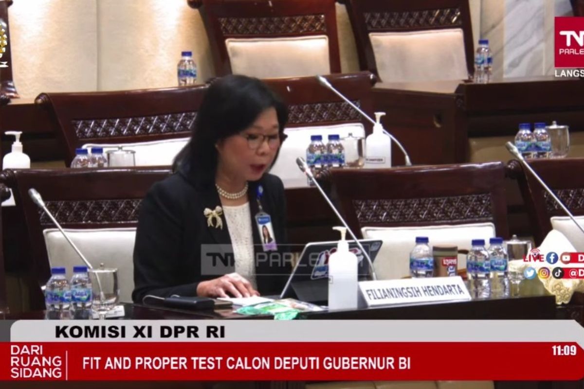 Kepala Departemen Kebijakan Sistem Pembayaran BI atau Deputi Gubernur BI Terpilih Filianingsih Hendarta saat fit and proper test dengan Komisi XI DPR RI di Gedung DPR, Jakarta, Senin (13/2/2023).