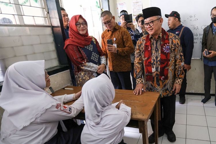 Mendikdasmen Ungkap Soal TKA di Surabaya, Siswa Bilang Mudah 