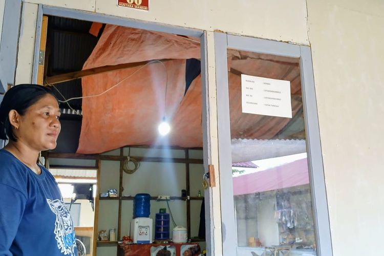 Belum Tersentuh Bansos Bencana, Elvia Bertahan di Huntara Padang dengan Keterbatasan
