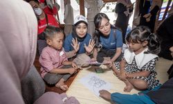 Tingkatkan Literasi di Desa Cijayanti, BRIDS Bangun Saung Baca