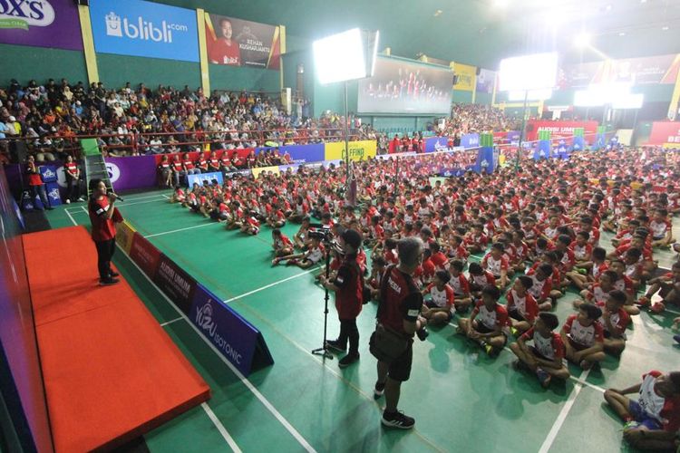 Suasana pembukaan Audisi Umum Beasiswa Bulutangkis 2019 - Surabaya, di GOR Sudirman, Surabaya, Minggu (20/10) pagi. Sebanyak 815 peserta putra dan putri mengikuti Audisi Umum yang digelar pada 20-22 Oktober 2019.

