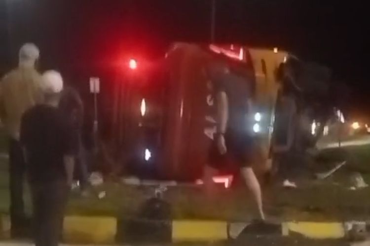 Bus ALS Terbalik di Tol Padang-Sicincin, Polisi: 2 Tewas, 29 Luka-luka