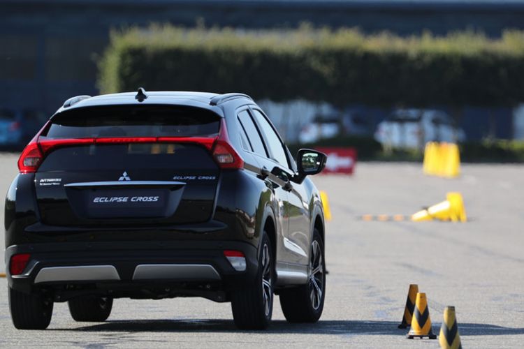 Kompas.com menjajal SUV terbaru Mitsubishi Eclipse Cross di Okazaki, Jepang.