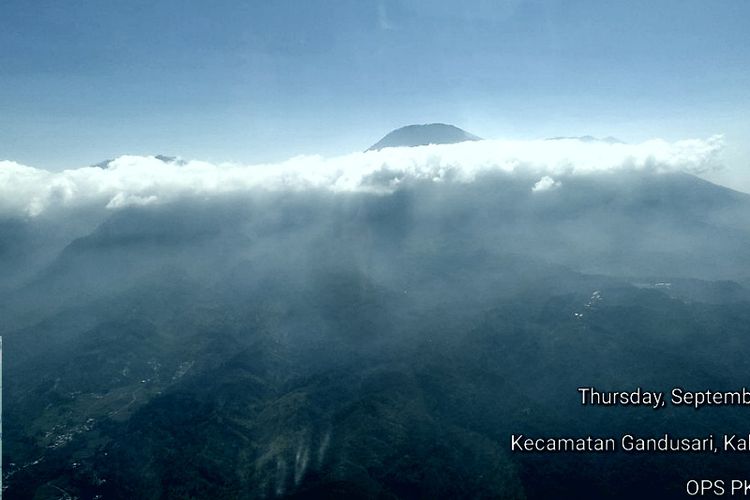 Hari ke-10 Operasi Water Bombing di Gunung Kawi Terkendala Kabut Tebal