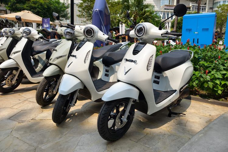 [POPULER OTOMOTIF] Komparasi Motor Listrik VinFast dan Polytron Fox 350, Bocoran Innova Zenix