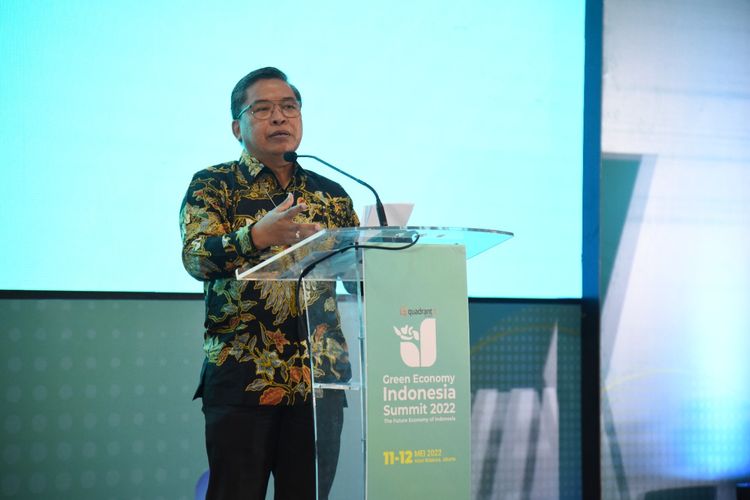 Wakil Menteri Lingkungan Hidup dan Kehutanan (LHK) Alue Dohong saat memberikan sambutan dalam acara  Green Economy Indonesia Summit 2022: The Future Economy of Indonesia, Rabu (11/5/2022), di Jakarta. 