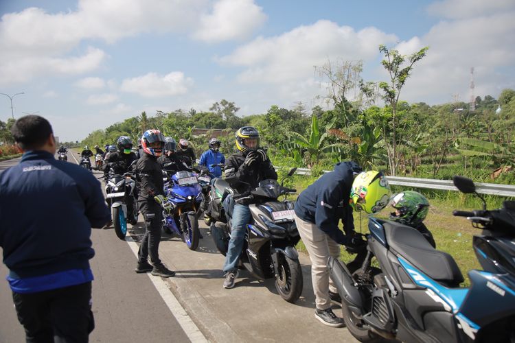 Touring dari Sirkuit Mandalika ke Pantai Senggigi pakai Yamaha Aerox Alpha