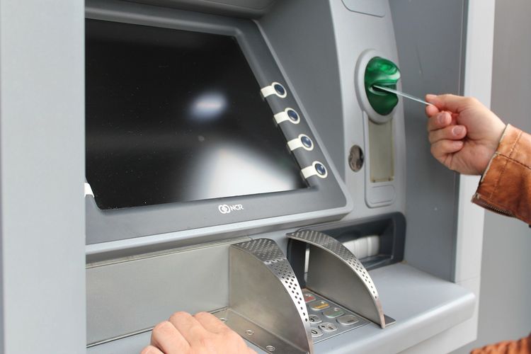 Cara setor tunai di ATM CIMB Niaga dengan kartu debit maupun tanpa kartu.