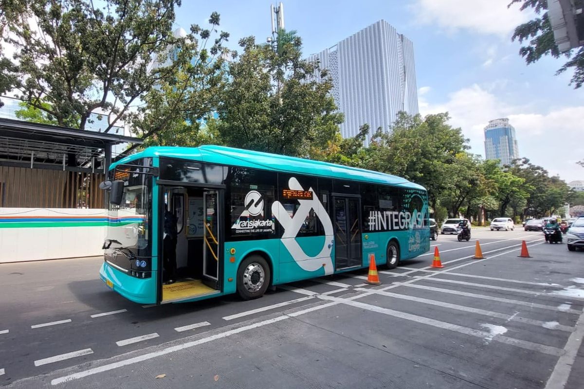 Sebanyak 70 unit bus Transjakarta akan ditambahkan, melengkapi 133 unit bus angkutan malam hari (Amari) yang akan dioperasikan pada malam tahun baru, Sabtu (31/12/2022).