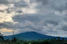 Puncak Gunung Lewotobi Dilanda Hujan, Warga Diimbau Waspada Banjir Lahar Dingin