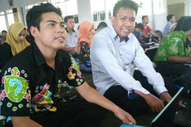 Mahadir Anas (baju putih) sedang mengikuti pelatihan internet marketing yang di selenggarakan Pemkab Banyuwangi Kamis (29/9/2016) dan diikuti 1.500 pemuda