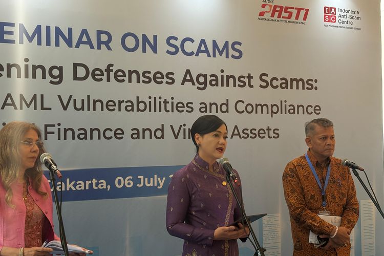 OJK Ungkap Penyebab Orang Indonesia Mudah Jadi Korban Scam