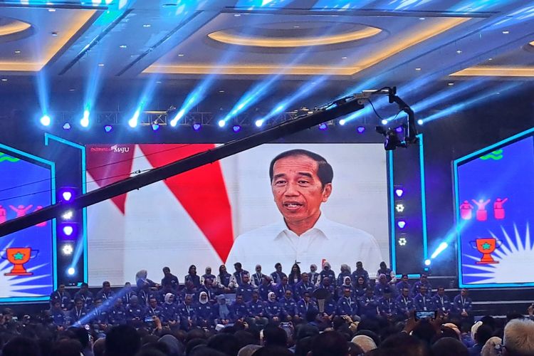 Presiden Joko Widodo mengucapkan selamat ulang tahun ke-25 Partai Amanat Nasional (PAN) dalam acara peringatan HUT ke-25 PAN di Hotel Sultan, Jakarta, Senin (28/8/2023).