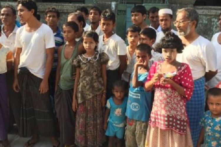 Warga muslim Rohingya di permukiman Aung Minglar, Rakhine, Myanmar. Mereka menolak untuk menyebut diri mereka sebagai orang Bengali