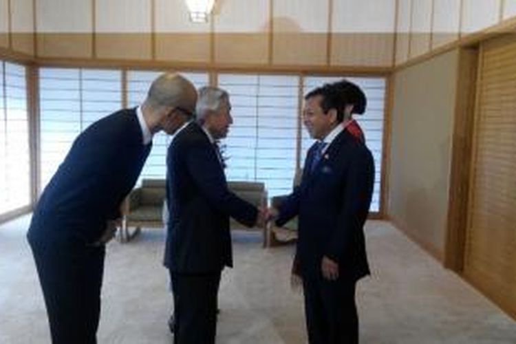 Ketua DPR Setya Novanto dan Istri Destri Novianti bertemu dengan Kaisar Jepang Akihito dan Permaisuri Michiko, di Imperial Palace, Tokyo, Rabu (11/11/2015).