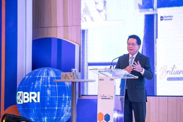 Direktur Utama (Dirut) BRI Hery Gunardi saat melakukan pemaparan dalam rapat dengar pendapat (RDP) dengan Komisi VI Dewan Perwakilan Rakyat (DPR) RI di Jakarta, Kamis (21/8/2025). 