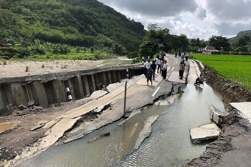 Jalan Ambles di Bantul, Bupati Menduga Ada Fenomena Alam