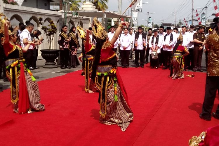 Peringati HUT Ke-81 RI, Pimpinan MPR Berziarah ke Makam Bung Karno