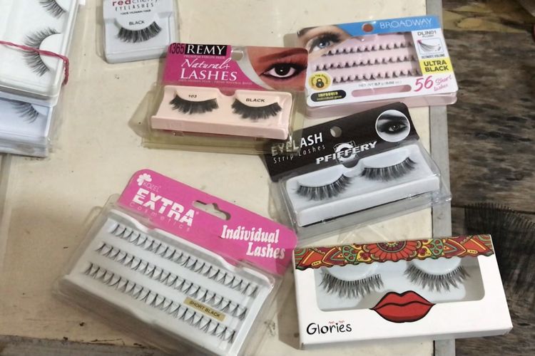 Produk bulu mata palsu buatan para perajin di kawasan kawasan Purworejo, Jawa Tengah pada pertengahan Februari 2023 lalu. Produk bulu mata palsu yang dibuat para perajin di bawah pimpinan Dewi Ekha Harlasyanti diekspor ke berbagai negara.