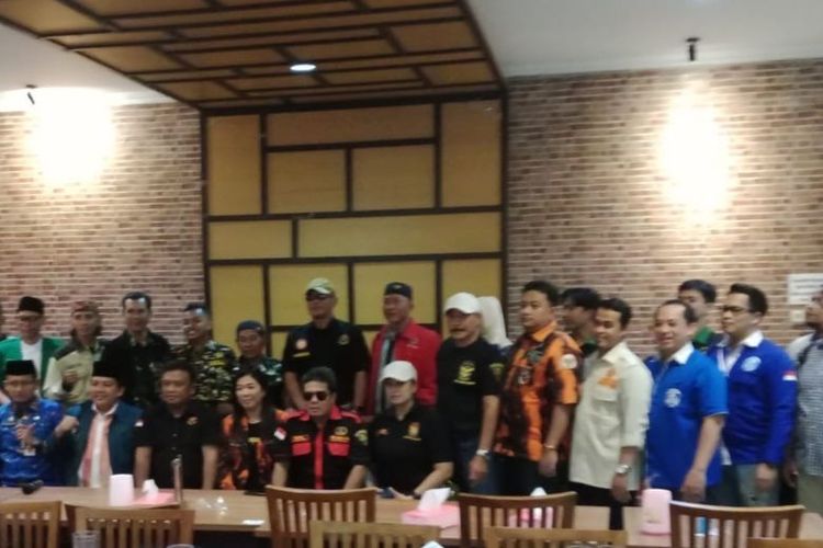 Badan Kesatuan Bangsa dan Politik (Kesbangpol) Kota Semarang dan Forum Komunikasi Ormas Semarang Bersatu (FKSB) menggelar koordinasi dan konsolidasi pada Jumat (17/1/2025). Kegiatan ini melibatkan berbagai organisasi kemasyarakatan (ormas) se-Kota Semarang untuk menjaga kekondusifan Kota Semarang.