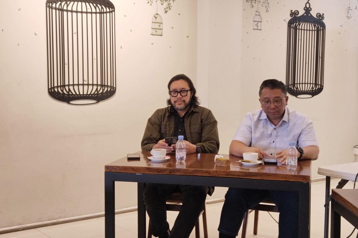 Ketua DPD PDI Perjuangan Jawa Barat, Ono Surono (kiri) dan Ketua DPW PKS Jawa Barat, Haru Suandharu (kanan).