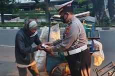 Polisi di Makassar Ini Tiap Hari Bagi-bagi Makanan dan Uang bagi Warga Tidak Mampu 