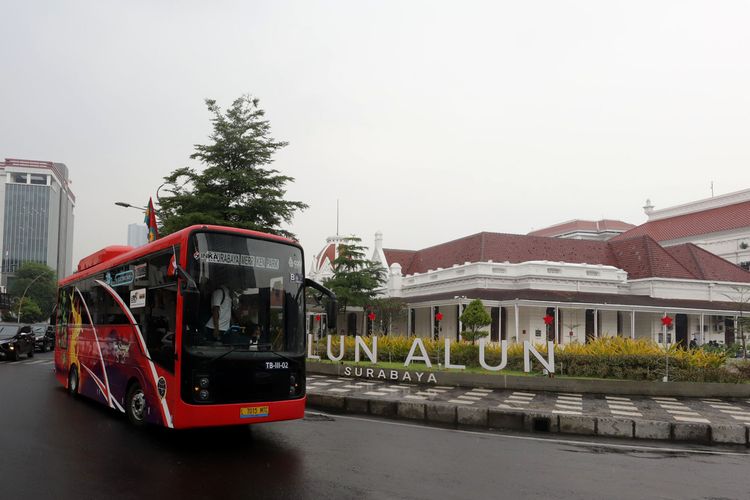 Bus Listrik Trans Semanggi di Surabaya, Jawa Timur