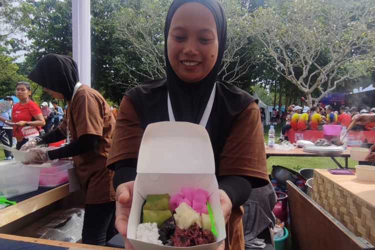 Lezatnya Ketan Lupis Endul, UMKM di Borobudur Marathon 2025