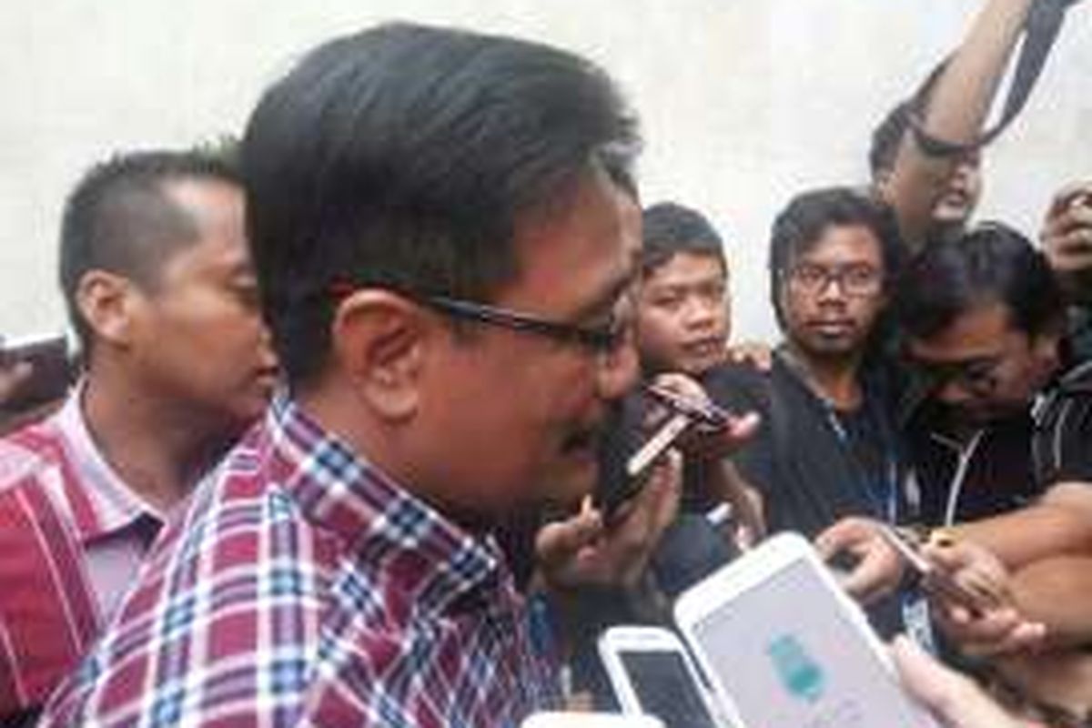 Calon wakil gubernur DKI Jakarta Djarot Saiful Hidayat tiba di Polda Metro Jaya sebagai saksi kasus penghadangan dirinya di Kembangan Utara, Jakarta Barat beberapa waktu lalu. Senin (21/11/2016)