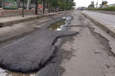 Banjir Surut, Arus Lalin di Bawah Jembatan Tol Kaligawe Bisa Dilewati Kendaraan