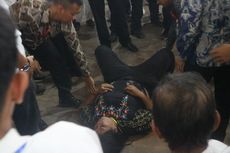 Wanita Lempar Air Mineral dan Sandal Saat Presiden Jokowi Kunjungi Acara di Medan