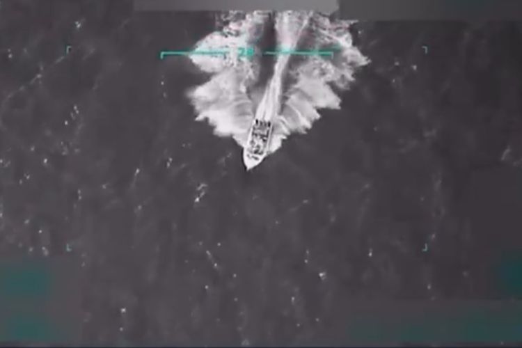 Sebuah speedboat membawa narkoba dari Venezuela diledakkan oleh militer AS di perairan internasional.